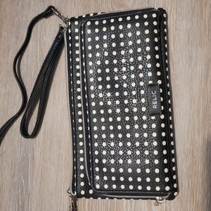 Crossbody/wristlet